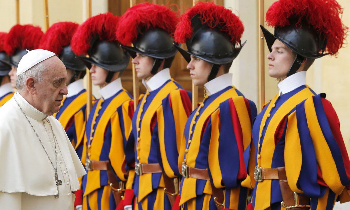 Por qué la Guardia Suiza vela por la seguridad del Papa y la Ciudad del Vaticano
